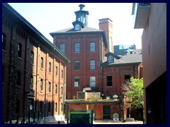 Distillery District 02